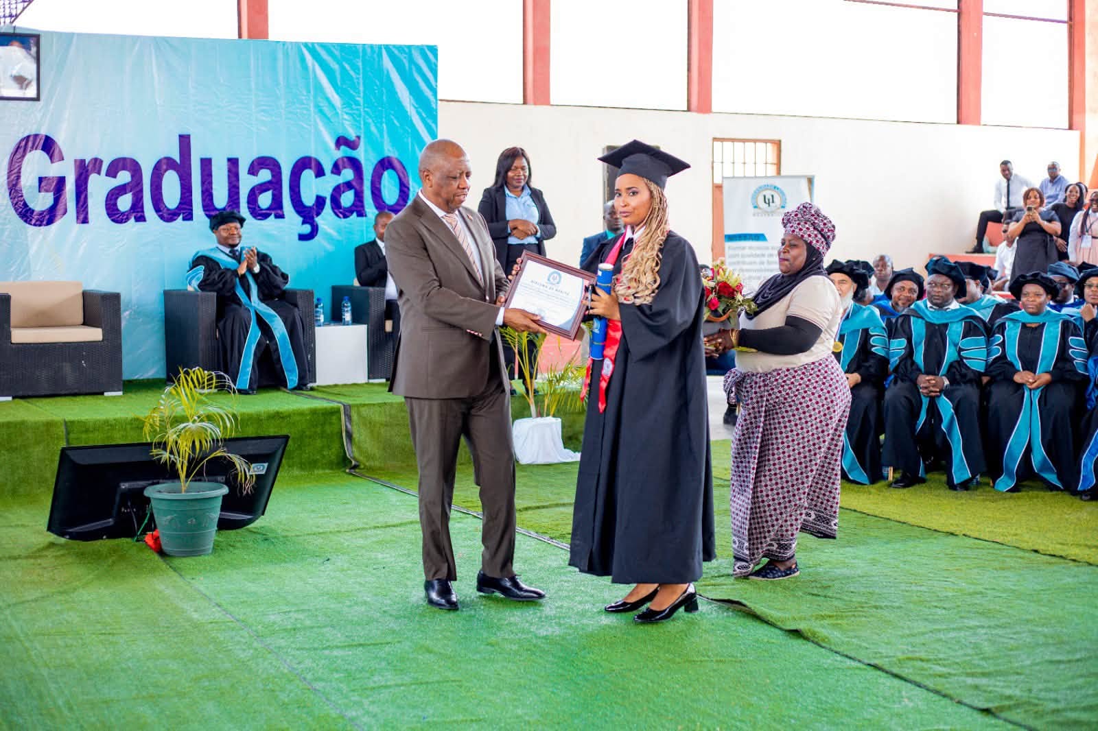 UNILICUNGO GRADUA 218 ESTUDANTES E DEIXA APELO À HUMILDADE, INTEGRIDADE E VALORIZAÇÃO DAS ORIGENS